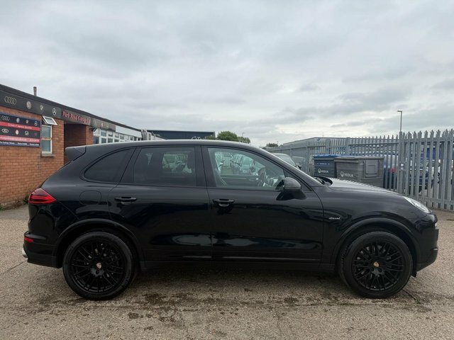 Porsche Cayenne Suv LF66KZU Black #2