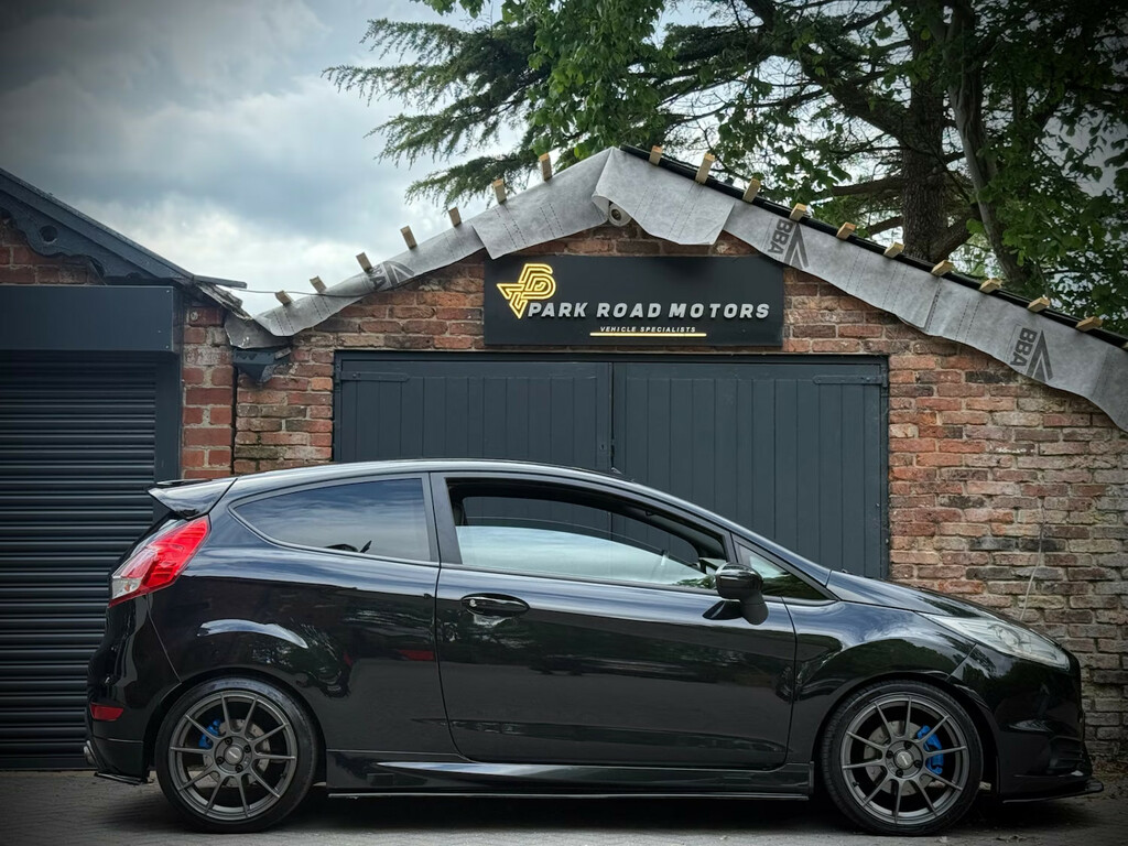 Ford Fiesta 1.6 Ecoboost St-3 Hatchback  Black #6