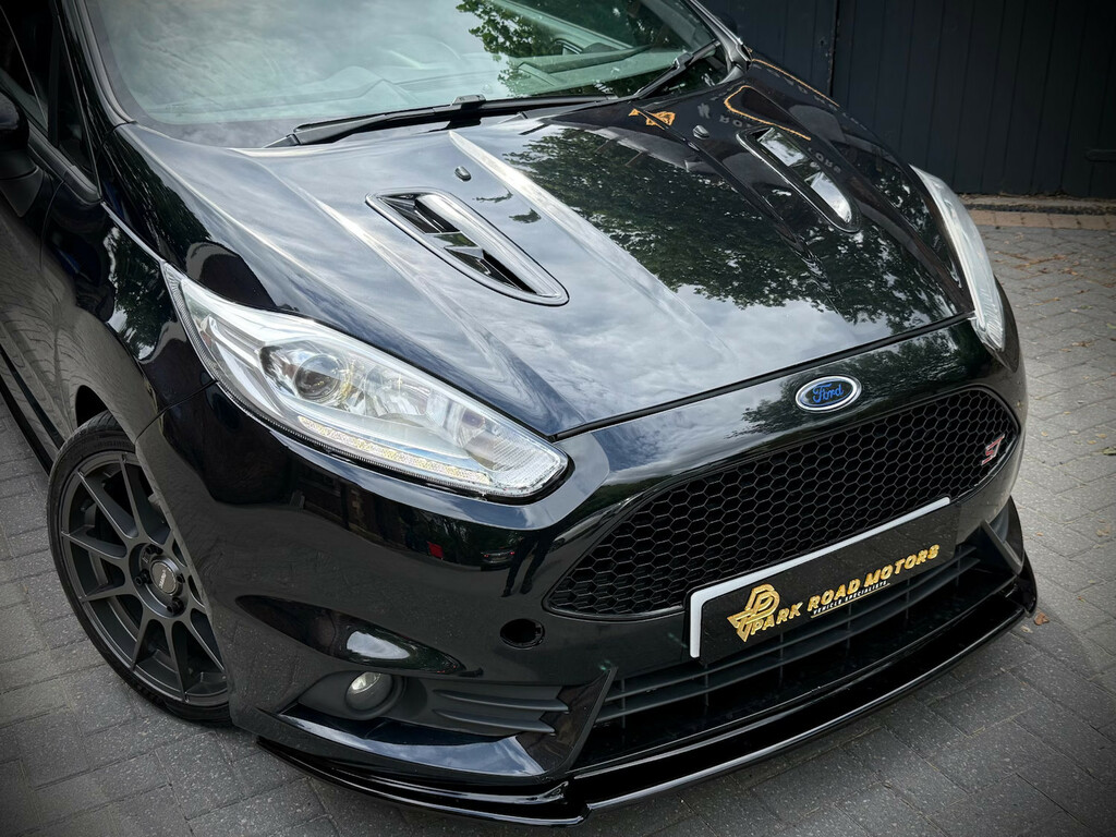 Ford Fiesta 1.6 Ecoboost St-3 Hatchback  Black #4