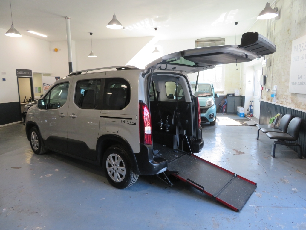 Peugeot Rifter Mpv Beige