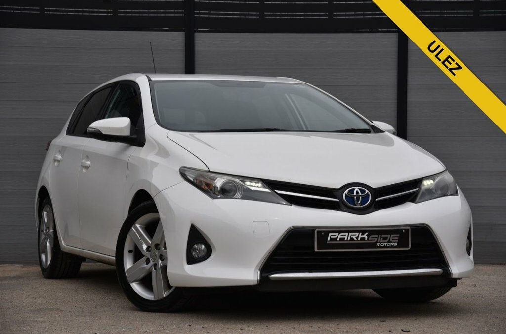 Toyota Auris 1.6L Sport White