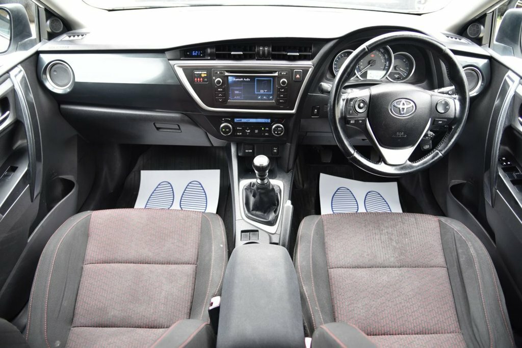 Toyota Auris 1.6L Sport MM63NJX White #2