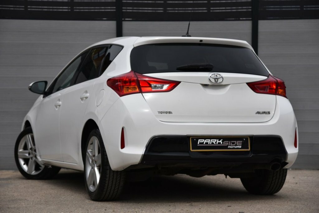 Toyota Auris 1.6L Sport MM63NJX White #3
