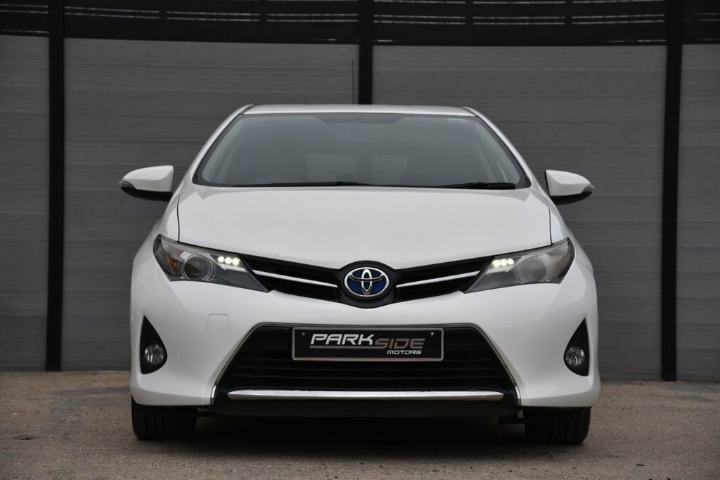 Toyota Auris 1.6L Sport MM63NJX White #4