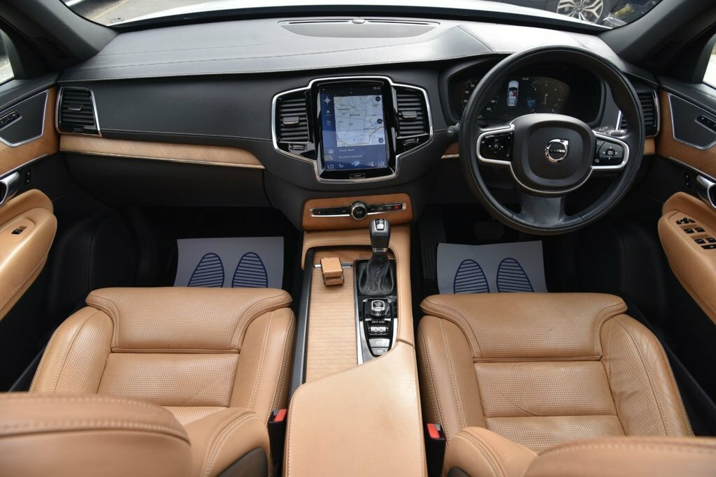 Volvo XC90 2L Inscription Pro HY18OBW White #2