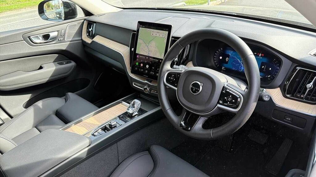 Volvo XC60 B5 P Awd Plus Dark WF75BYR #4