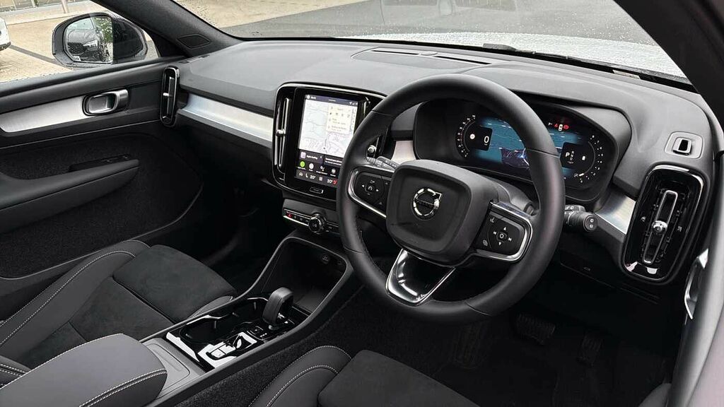 Volvo XC40 B3 P Black Edition Plus RJ75VOY White #4