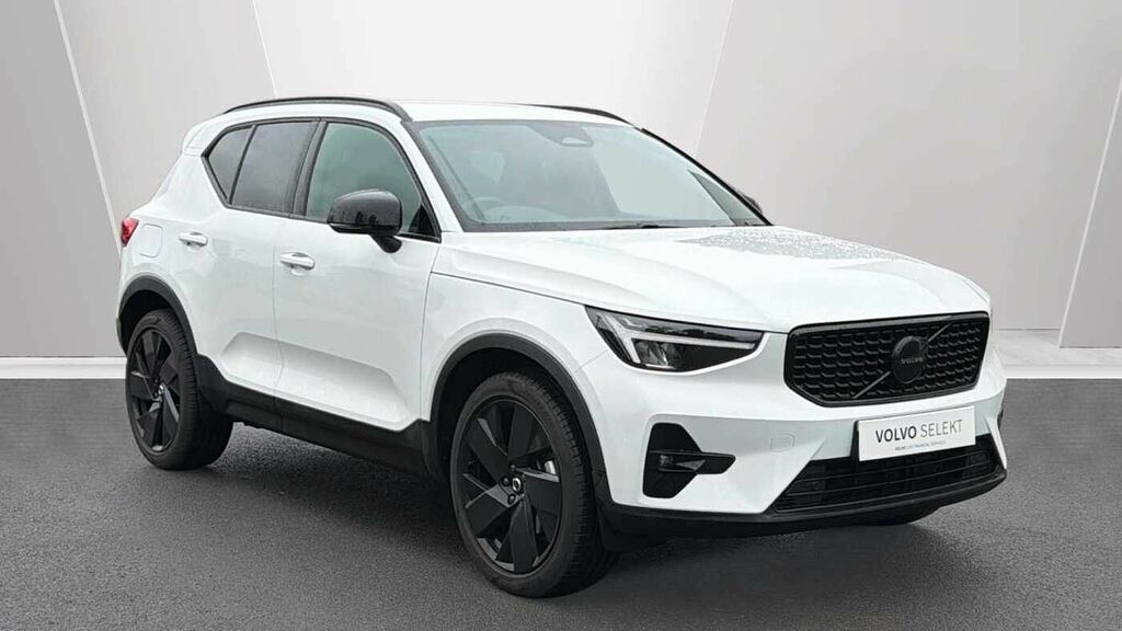 Volvo XC40 B3 P Black Edition Plus White