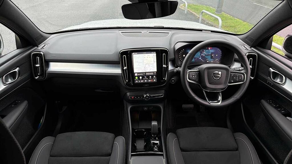 Volvo XC40 B3 P Black Edition Plus RJ75VOY White #5