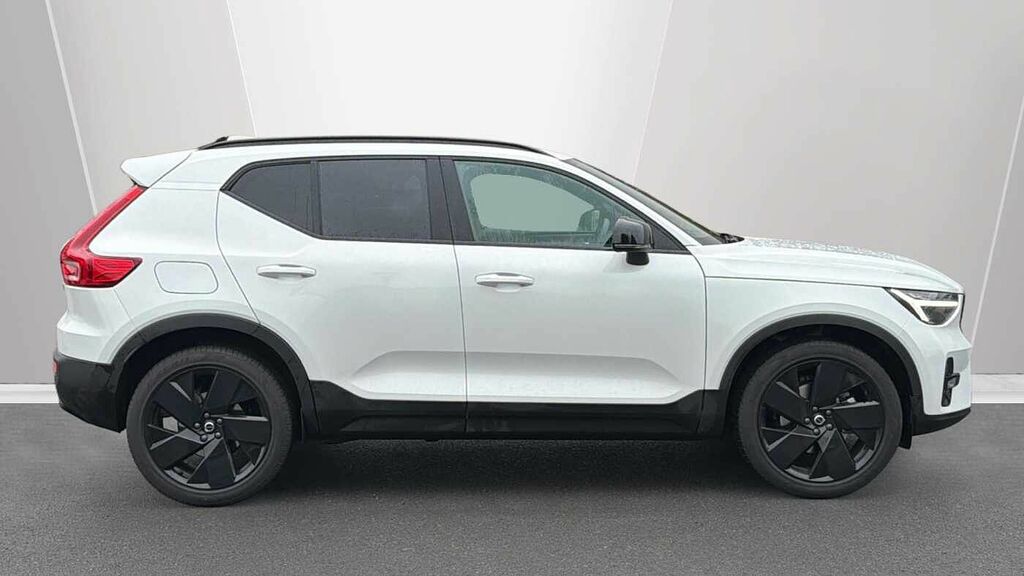 Volvo XC40 B3 P Black Edition Plus RJ75VOY White #3