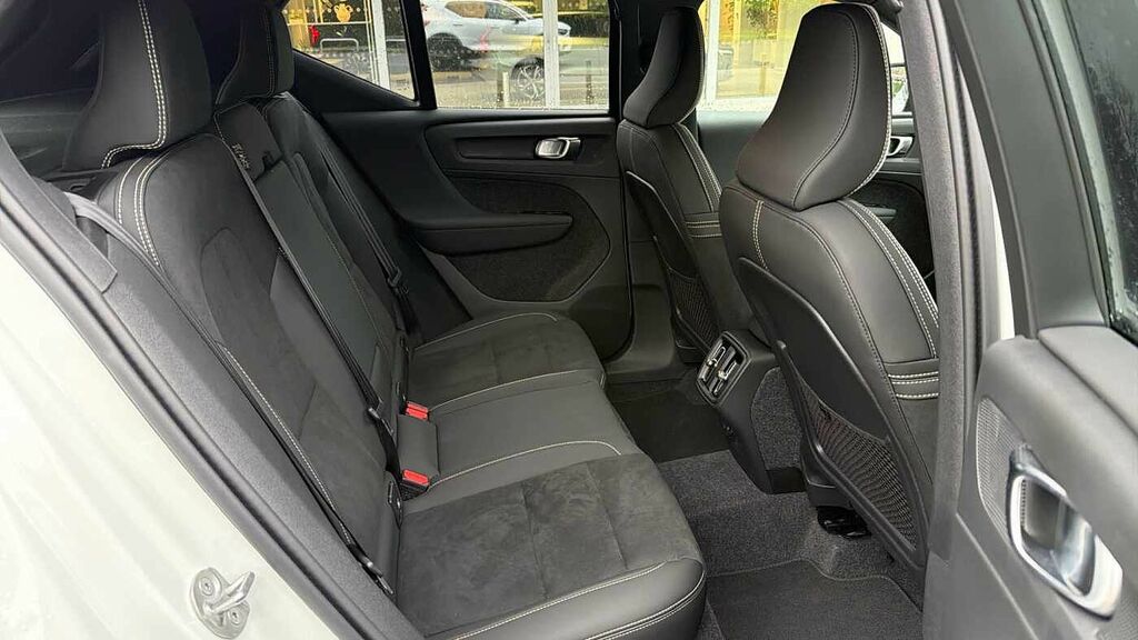 Volvo XC40 B3 P Black Edition Plus RJ75VOY White #6