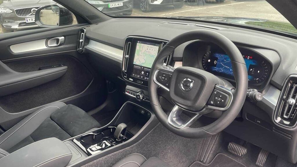 Volvo XC40 Black Edition Plus, B3 Mild Hybrid, GJ75JBX Black #4