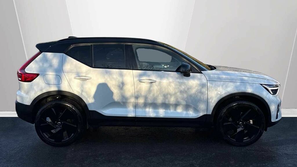Volvo XC40 Black Edition Ultra, B4 Mild Hybrid, GJ75CWZ White #3
