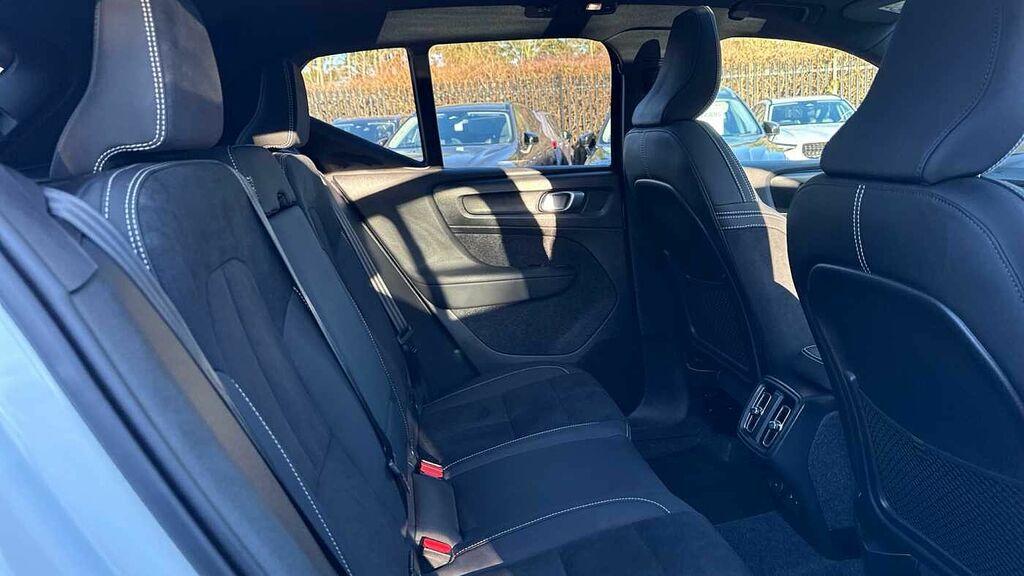 Volvo XC40 Black Edition Ultra, B4 Mild Hybrid, GJ75CWZ White #6