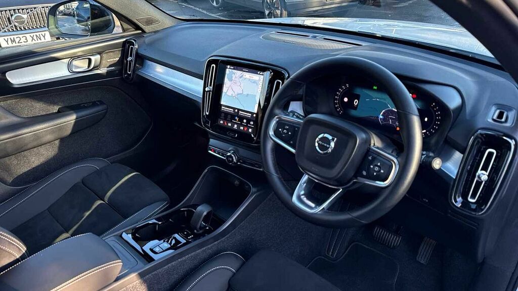 Volvo XC40 Black Edition Ultra, B4 Mild Hybrid, GJ75CWZ White #4