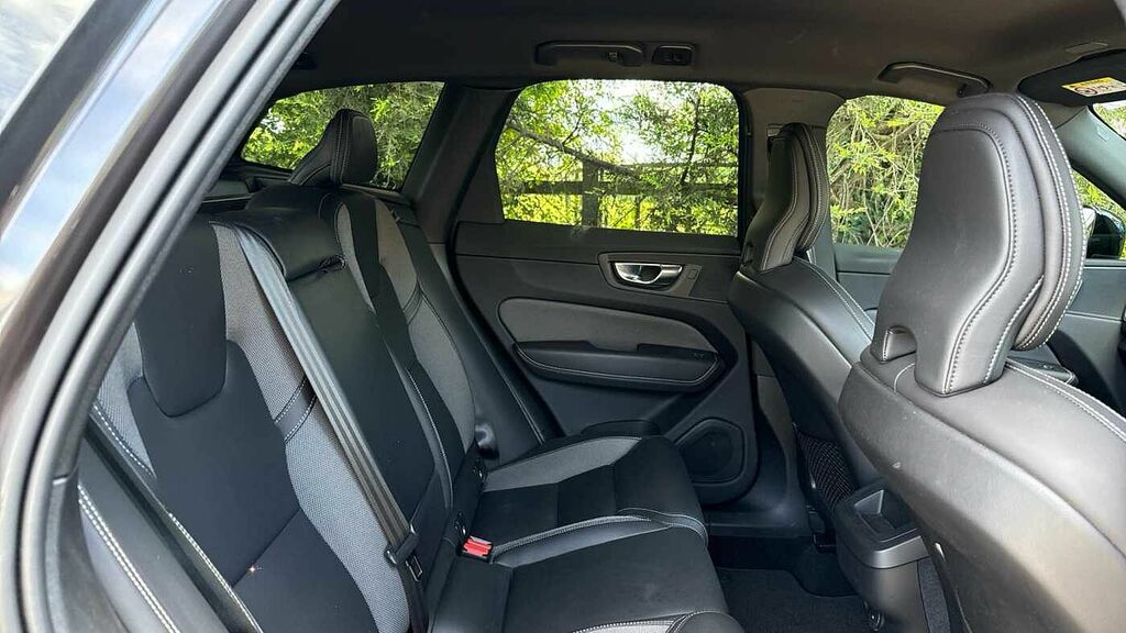 Volvo XC60 R-design, B5 Mild Hybrid YW71BHU Grey #6