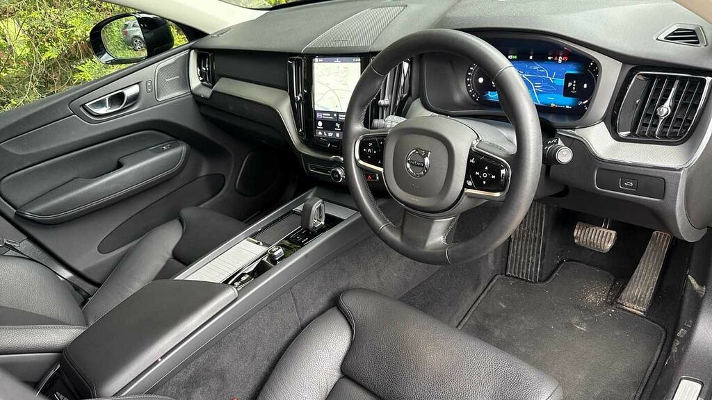 Volvo XC60 Plus, B5 Awd Mild Hybrid, Dark LB24MXO Black #4
