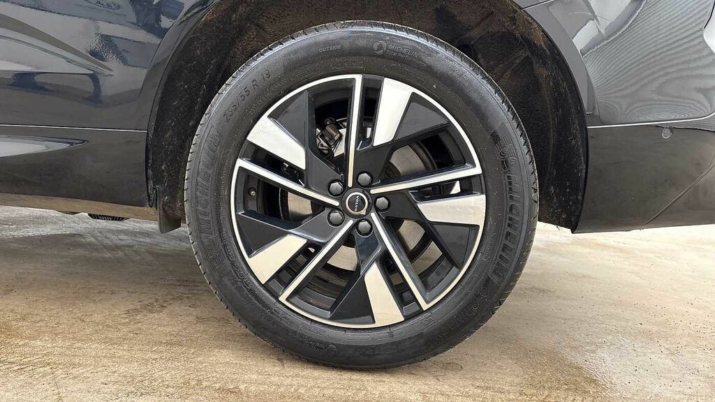 Volvo XC60 Plus, B5 Awd Mild Hybrid, Dark RF25AXW Black #4