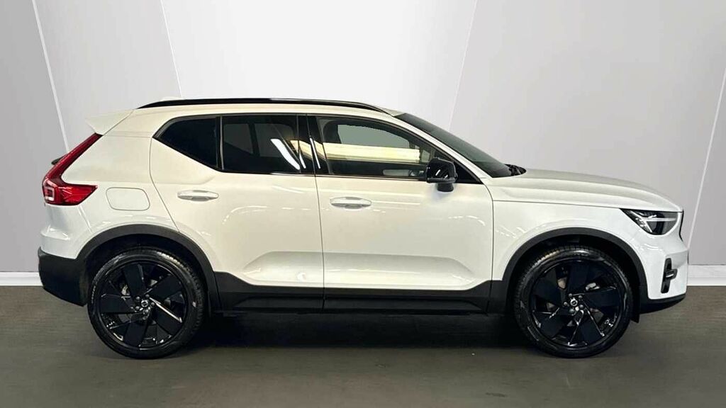 Volvo XC40 Black Edition Plus, B3 Mild Hybrid, LV75JXE White #3