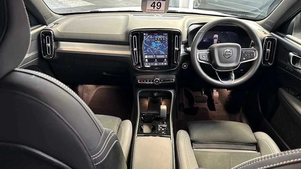 Volvo XC40 Black Edition Plus, B3 Mild Hybrid, LV75JXE White #5