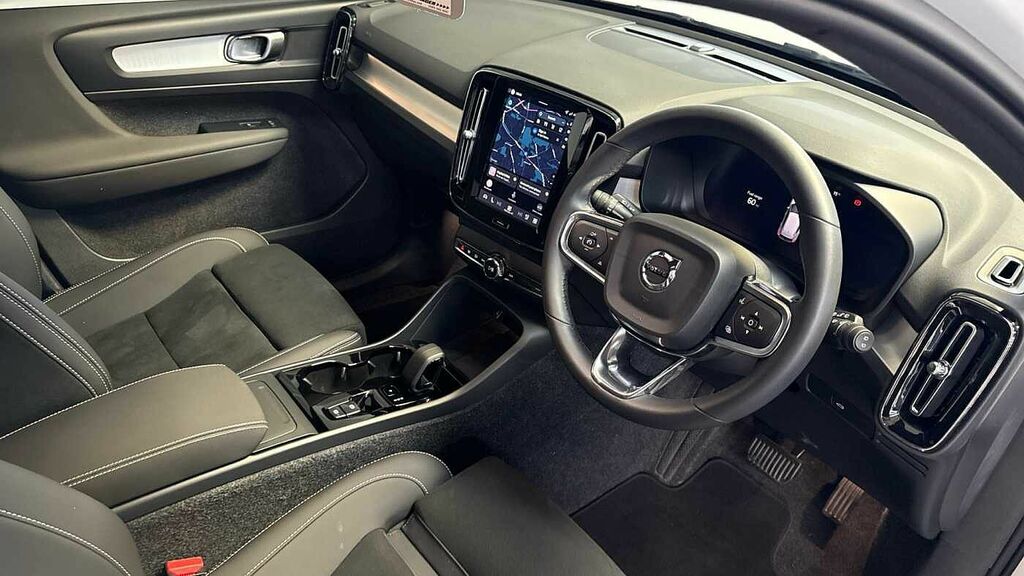 Volvo XC40 Black Edition Plus, B3 Mild Hybrid, LV75JXE White #4