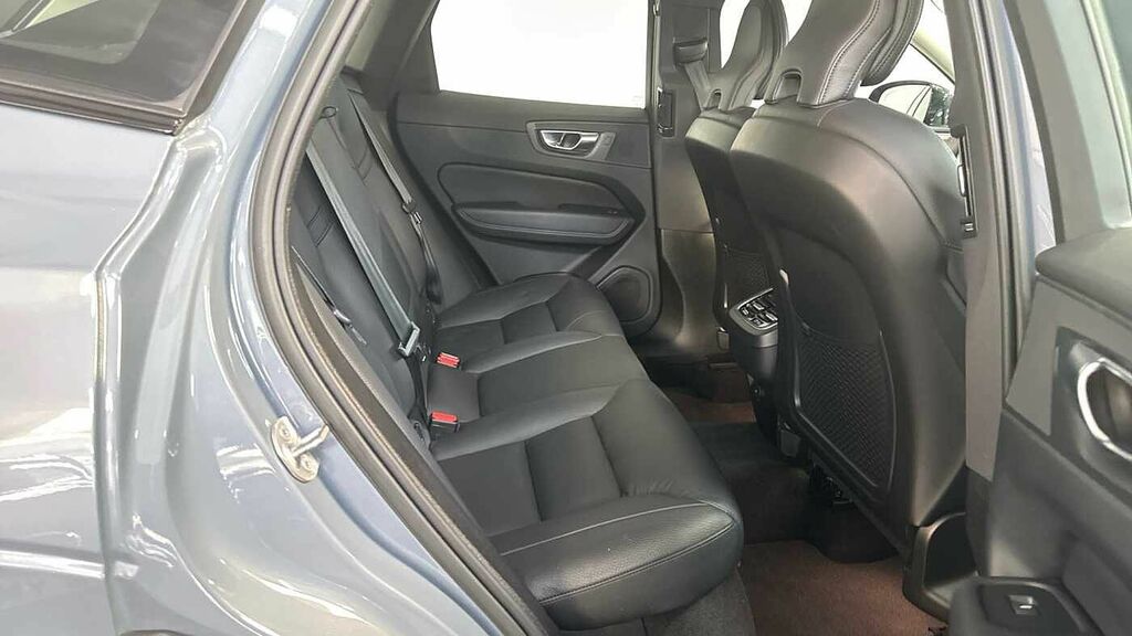 Volvo XC60 Plus, B5 Awd Mild Hybrid, Dark EJ22ZXR Grey #6