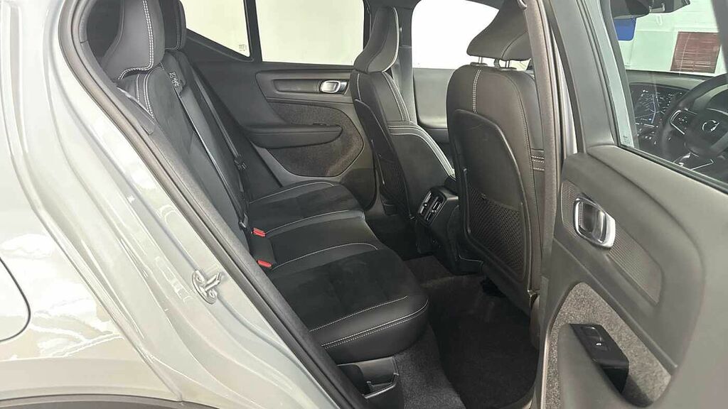 Volvo XC40 Plus, B4 Mild Hybrid, Dark RV75PXO Grey #6