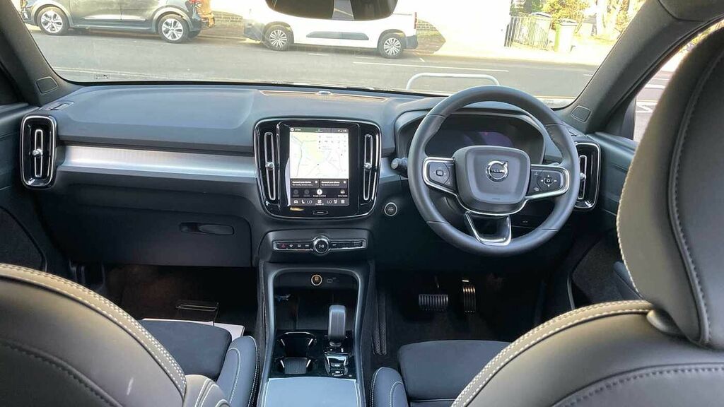 Volvo XC40 2.0 B4p Plus Dark RV75UBR Black #5