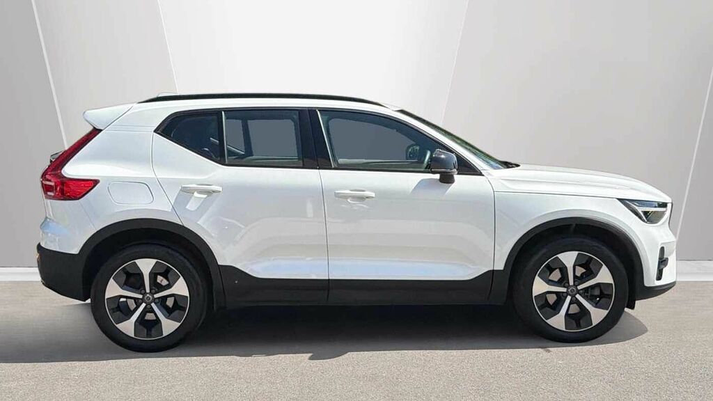 Volvo XC40 B3 P Plus Dark ST24ZUC White #3