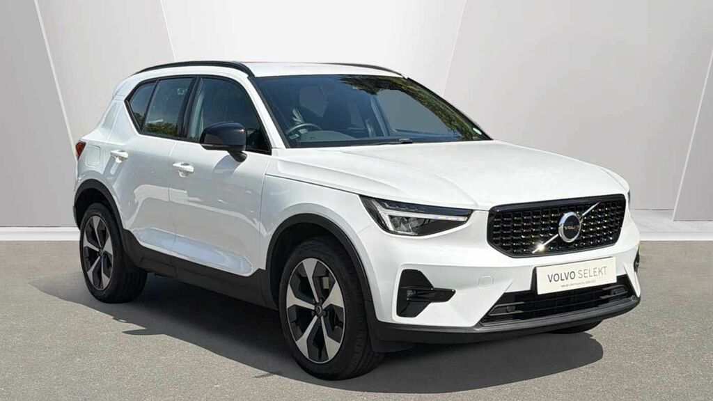 Volvo XC40 B3 P Plus Dark White