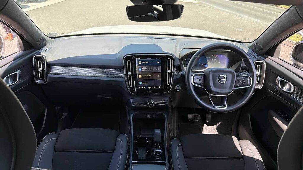 Volvo XC40 B3 P Plus Dark ST24ZUC White #5