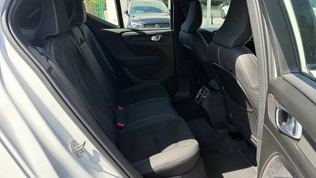 Volvo XC40 B3 P Plus Dark ST24ZUC White #6
