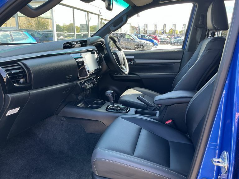 Toyota HILUX Invincible X Dcab Pick Up 2.8 D-4d Blue #6