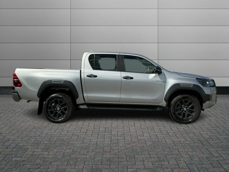 Toyota HILUX Invincible X Dcab Pick Up 2.8 D 48V Silver #3