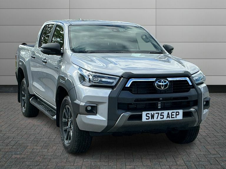 Toyota HILUX Invincible X Dcab Pick Up 2.8 D 48V Silver