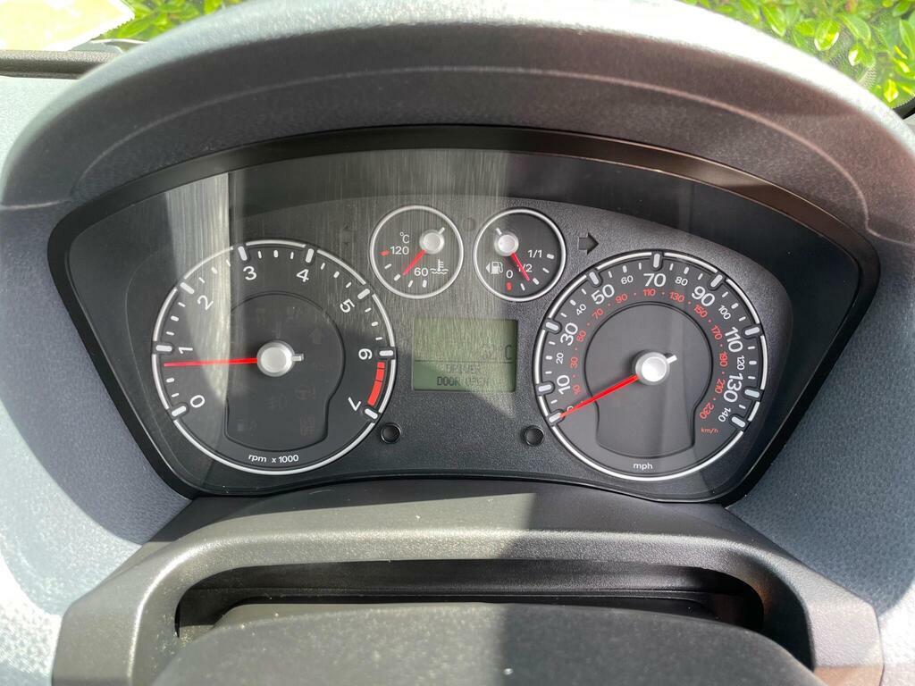 Ford Fiesta 1.25 Zetec Climate Red #4