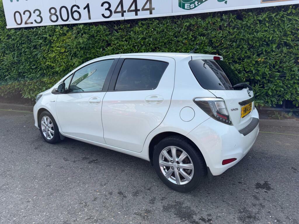 Toyota Yaris 1.5 Vvt-h Icon Plus Cvt Euro 5 White #2