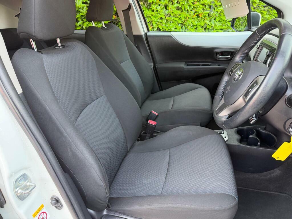 Toyota Yaris 1.5 Vvt-h Icon Plus Cvt Euro 5 White #6
