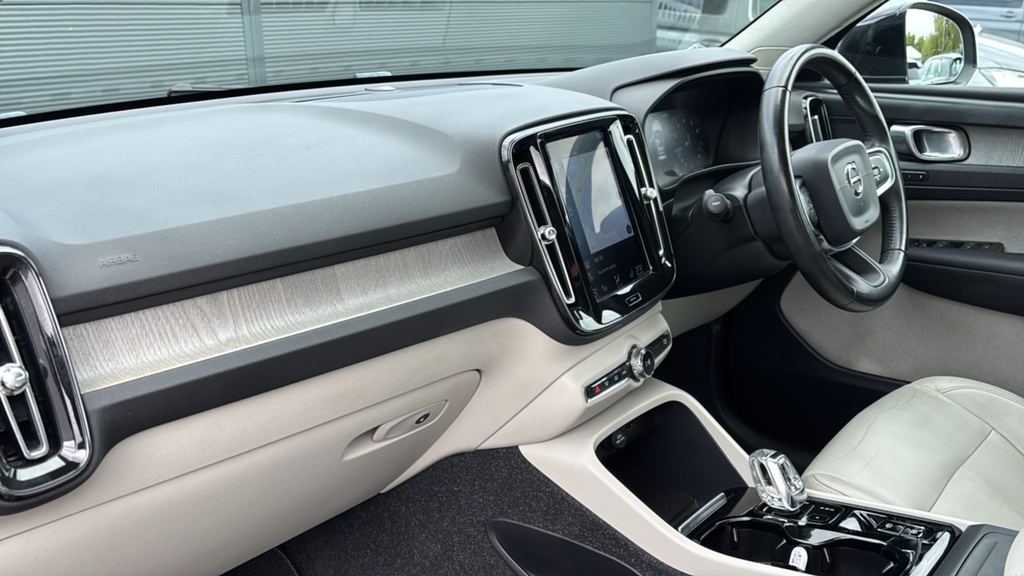 Volvo XC40 2.0 T5 Inscription Awd Geartronic 247 Ps CV69VYH Black #2
