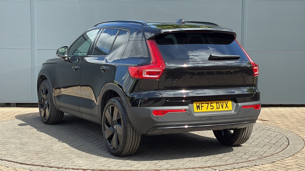 Volvo XC40 2.0 B4p Plus Black Edition 197 Ps WF75DVX Black #3
