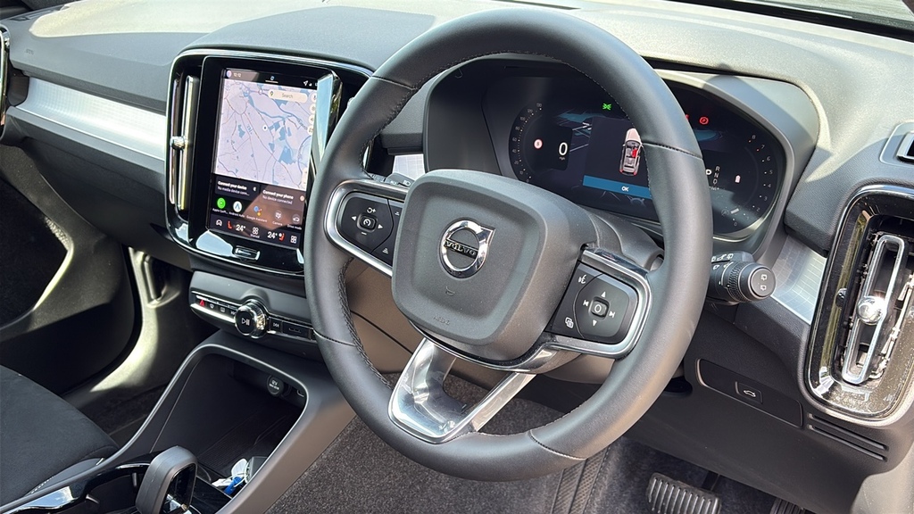 Volvo XC40 2.0 B4p Plus Black Edition 197 Ps WF75DVX Black #6