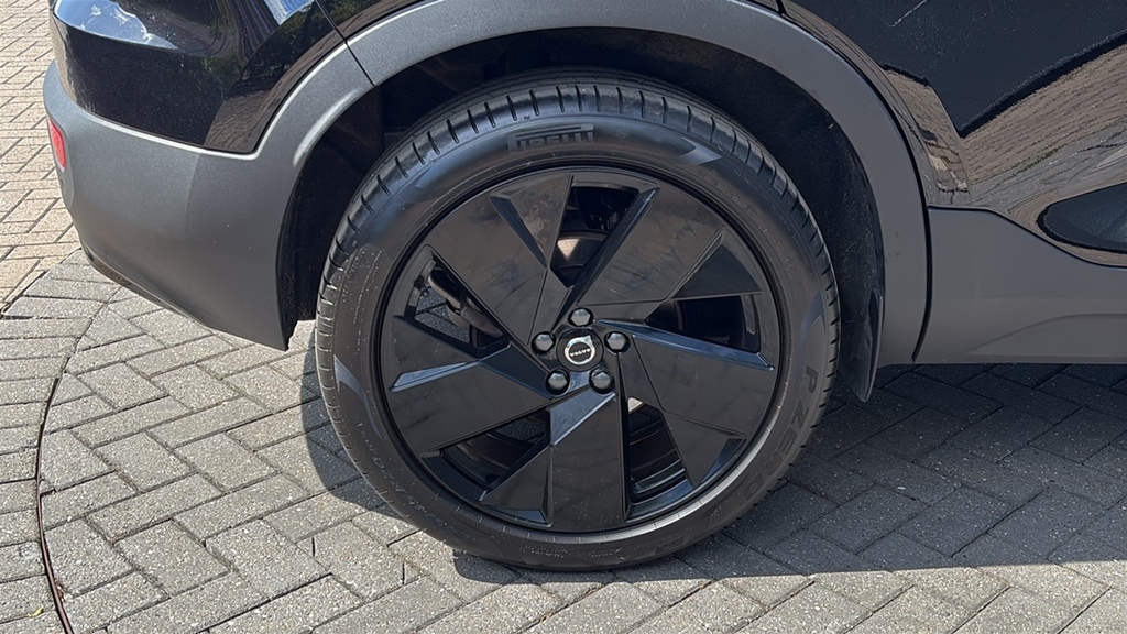 Volvo XC40 2.0 B4p Plus Black Edition 197 Ps WF75DVX Black #5