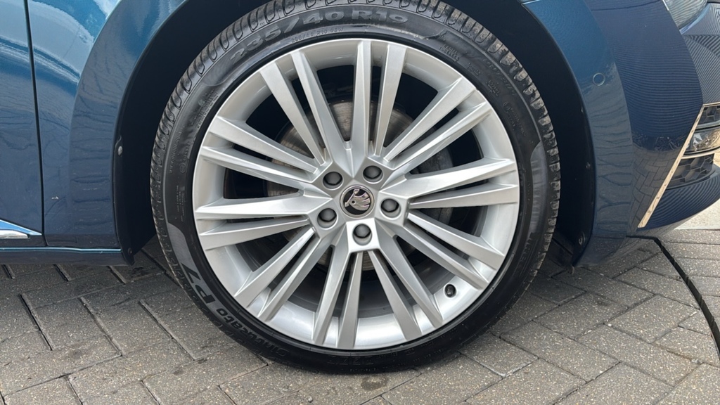 Skoda Superb 2.0 Tdi Cr 200 Laurin Klement Dsg 200 Ps Blue #5
