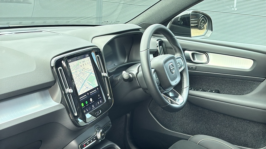 Volvo XC40 2.0 B4p Plus Pro Black Edition 197 Ps WD75DTZ Black #2