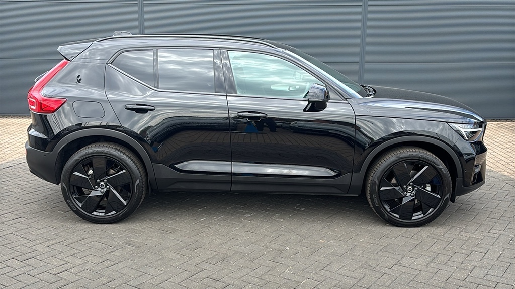 Volvo XC40 2.0 B4p Plus Pro Black Edition 197 Ps WD75DTZ Black #4