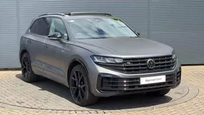 Compare Volkswagen Touareg 3.0 V6 Tsi Ehybrid 4Motion R Tip 462 Ps FE75XSJ Grey