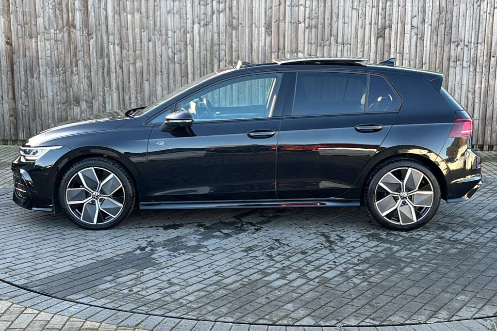 Volkswagen Golf 2.0 Tdi 150 R-line Dsg 150 Ps KM25JNV Black #4