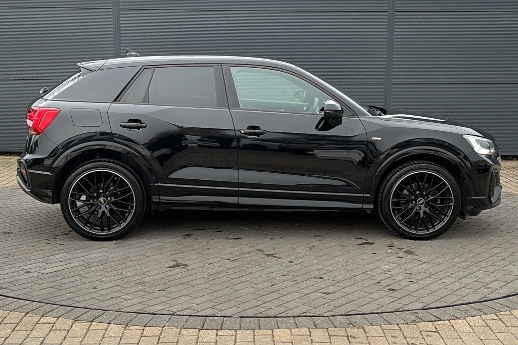 Audi Q2 35 Tfsi Black Edition S Tronic Cs 150 Ps KP23YVX Black #4
