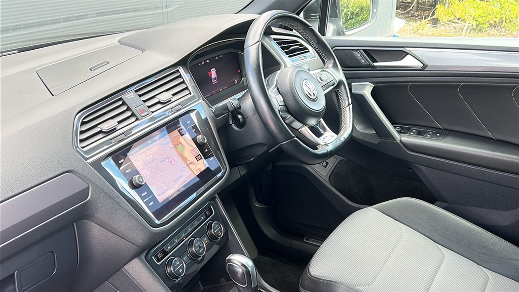 Volkswagen Tiguan 2.0 Tdi 150 R-line Tech Dsg 150 Ps Black #2