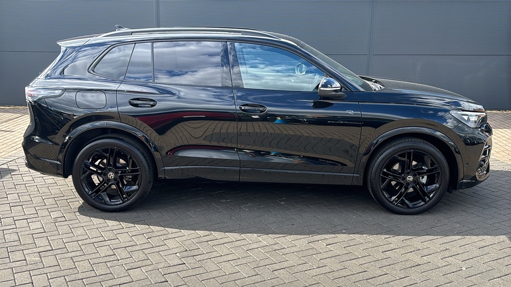 Volkswagen Tiguan 1.5 Etsi 150 R-line Dsg 150 Ps FL75EYP Black #4
